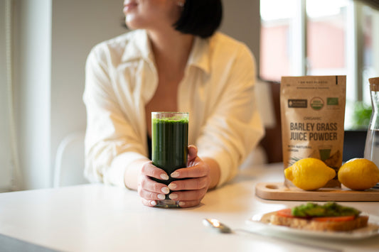 4 Ways of Making Barley Grass Juice Powder Shot